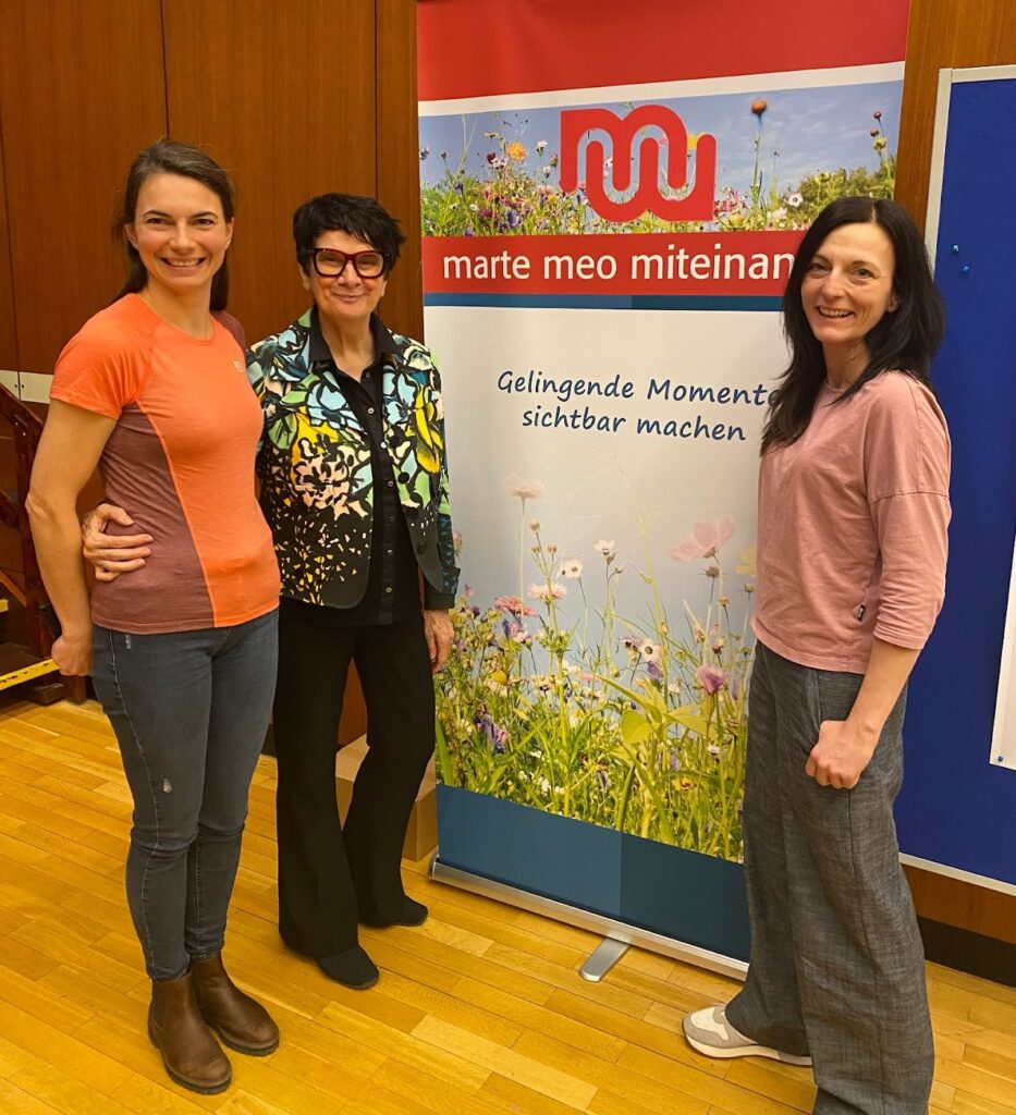 Martina Haring und Birgit Steininger mit Marte Meo Entwicklerin Maria Aarts